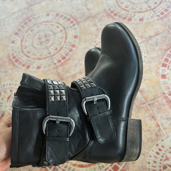 MIA ‘Crusader’ Vegan Leather Studded Moto Boots - Picture 4 of 6